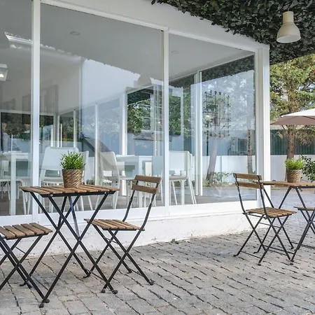 4u Vi Airport * ליסבון