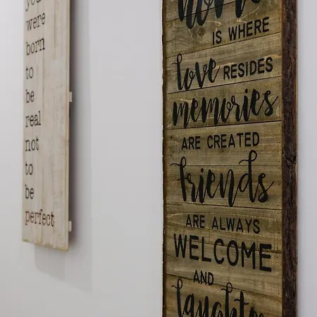 4u Vi Airport בית הארחה